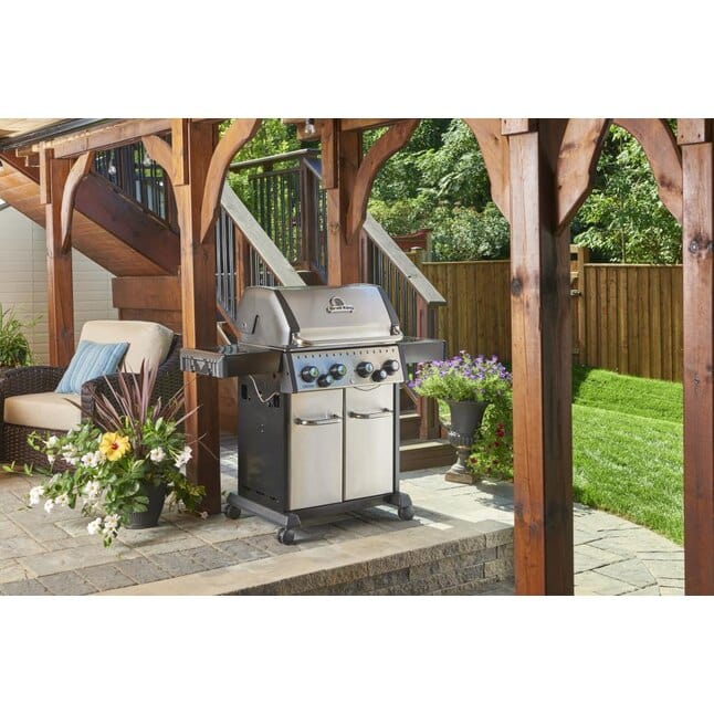 Broil King Crown™ S 490 Gas Grill with 4 Stainless steel Dual-Tube Burners